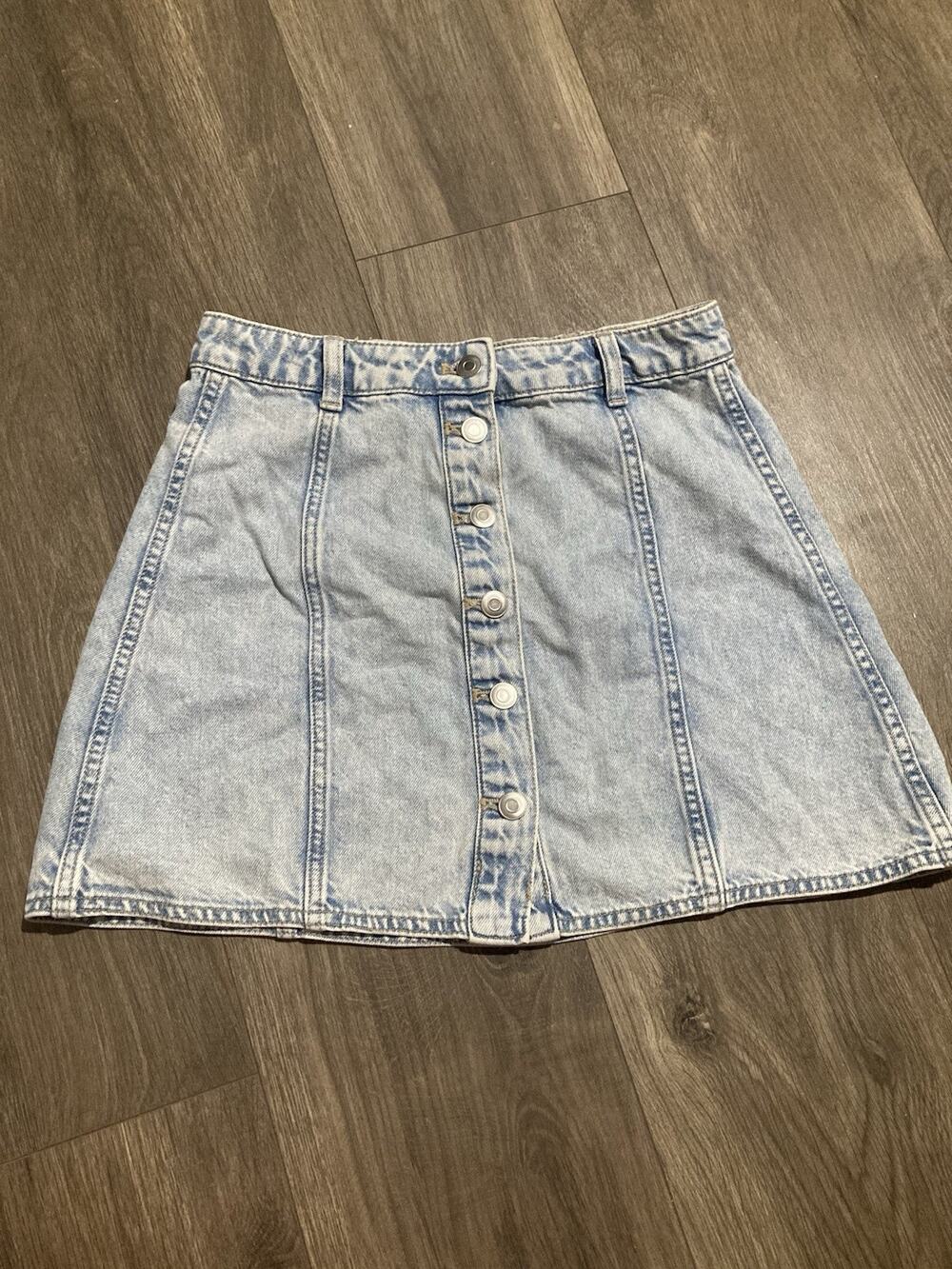 NWT H&M Divided Denim Jean Skirt Button Front Womens Size 4 Mini Light Blue Wash
